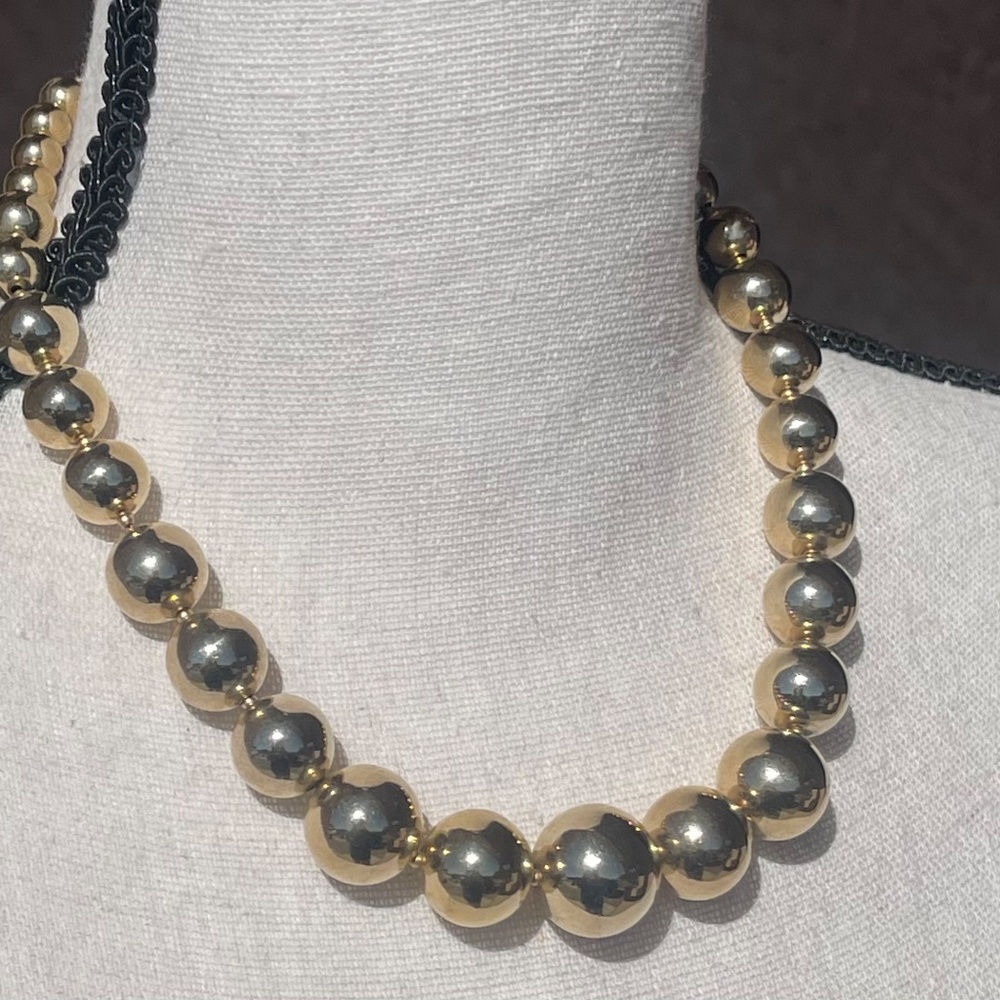 LARGE GOLD TONE GRADUATED BEAD CHOKER NECKLACE